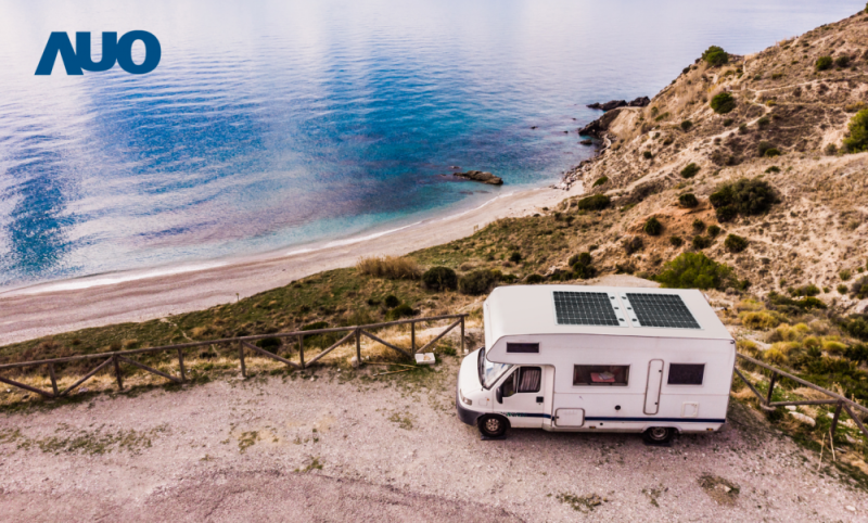 「可撓輕量化太陽光電板SunCurva」使用輕量特殊耐候型複合板取代傳統太陽能板的玻璃前板，不僅降低70%重量，每米平方僅3Kg；具有抗衝擊性能及通過電磁相容性測試，可應用於交通運輸工具，如露營車、遊艇等